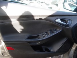 2016 Ford Focus SE Gold 2.0L AT #F24560